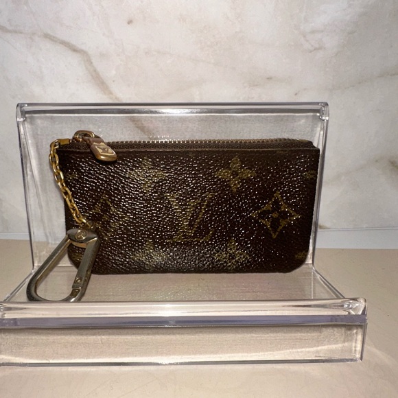 Louis Vuitton Brown Monogram Key Cles Holder - Picture 10 of 12